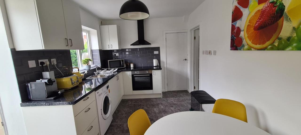 Cosy 3-Bedroom House In Aspley ノッティンガム エクステリア 写真