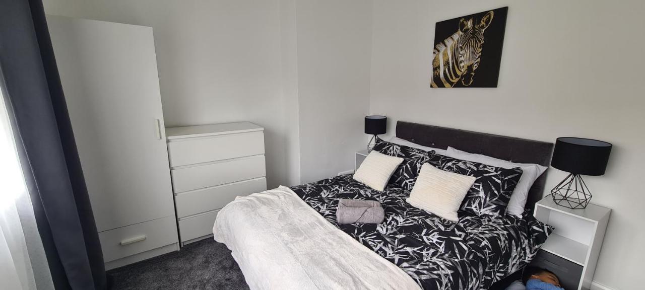 Cosy 3-Bedroom House In Aspley ノッティンガム エクステリア 写真